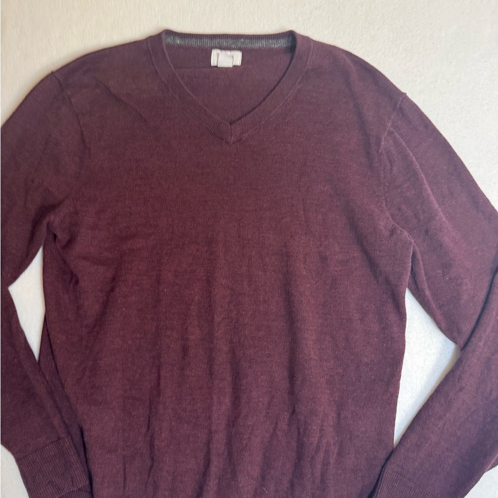 Old Navy Men's V-Neck Maroon Sweater‎ - Picture 2 of 5